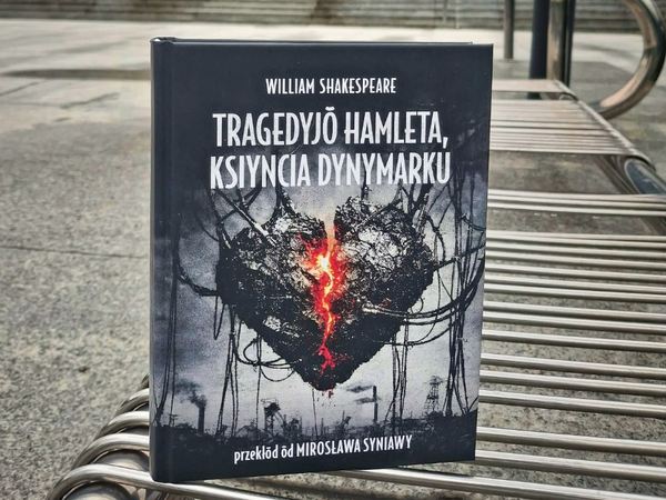 Okładka książki "Tragedyjŏ Hamleta, ksiyncia Dynymarku"